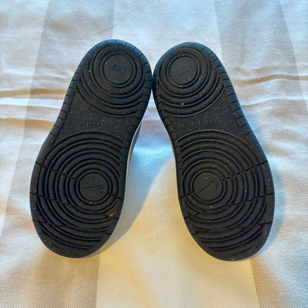 Nike Kids Sneakers - Picture 4 of 5